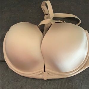 Breezies bra 34DD new never worn.